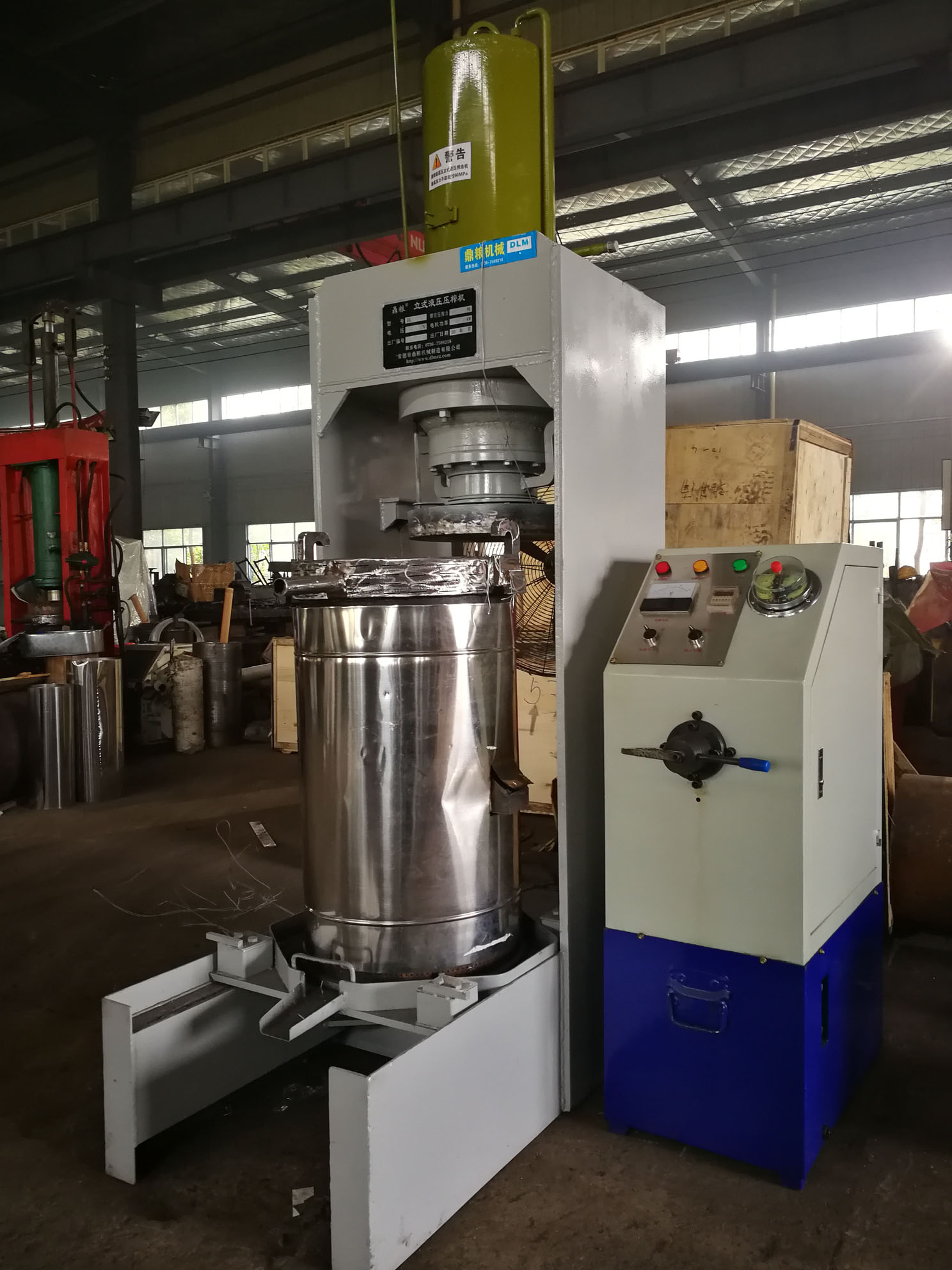 不銹鋼超高壓立式液壓壓榨機，果汁壓榨機，果渣壓榨機，藥材壓榨，油渣處理，白土壓榨